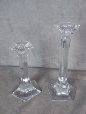 DEUX BOUGEOIRS en cristal de